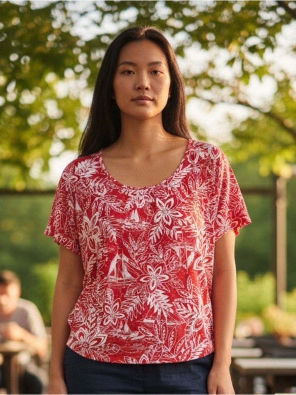 🫶🏻 C. D. Daniel’s Red Floral Sparkle Scoop Neck Short Sleeve Top